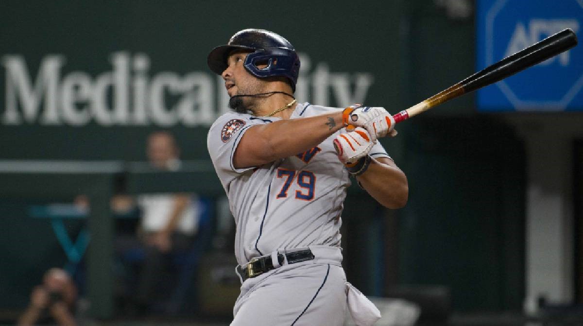 Cubano Abreu destroza a Rangers y Astros barren su serie en Texas