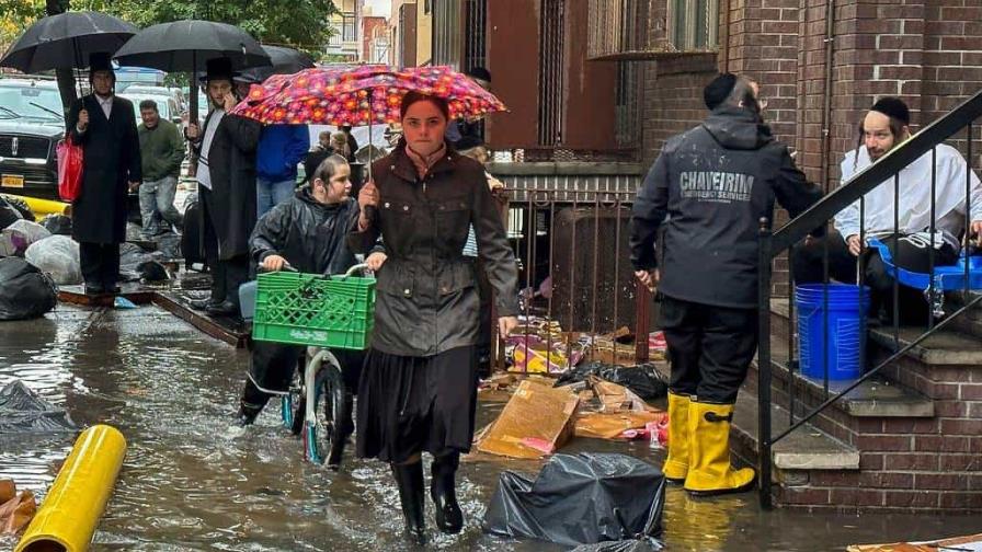 Usuarios atacan a Uber y a Lyft por elevados precios durante tormenta que inundó a Nueva York