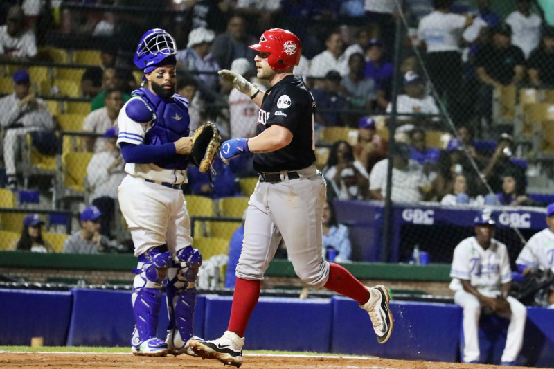 Blaine Crim conecta cuadrangular para guiar al Escogido a derrotar al Licey