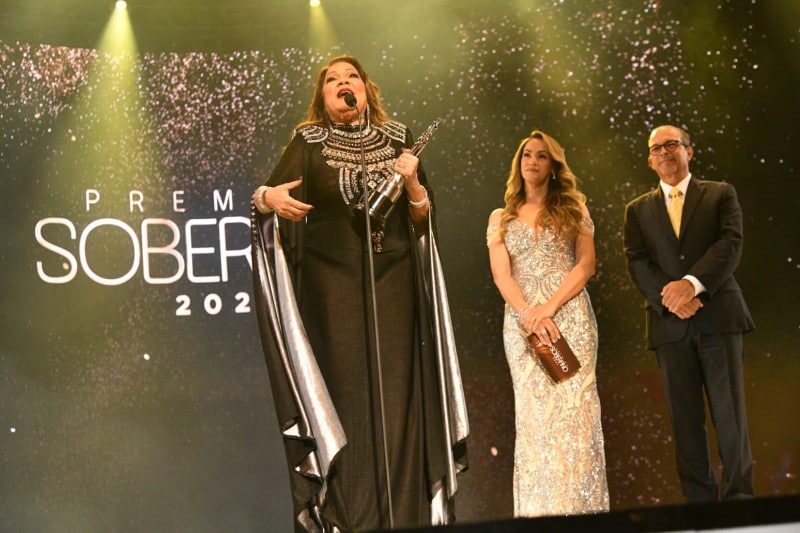 Ángela Carrasco recibe el Gran Soberano