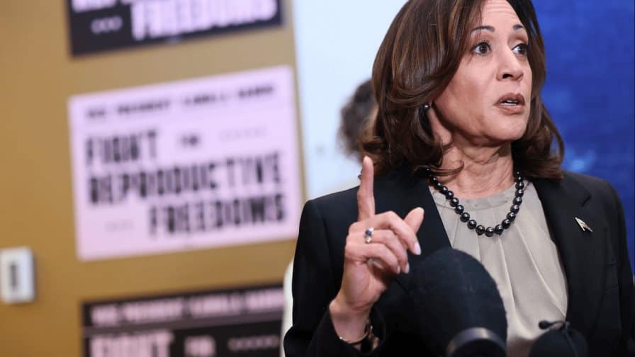 Kamala Harris culpa a Trump por una ley de aborto en Arizona de hace dos siglos