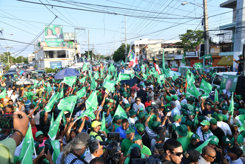 Leonel realiza marcha en Santo Domingo Este