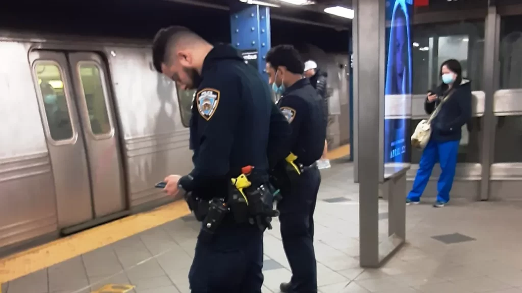 Hispano mató a un músico a puñaladas en el Metro de Nueva York: acusación