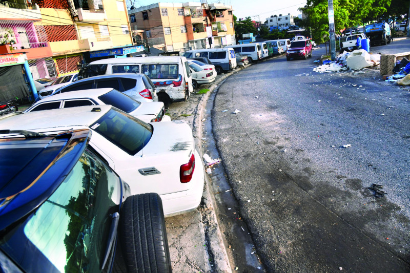 Sectores pobres cargan la peor parte por talleres que ocupan aceras