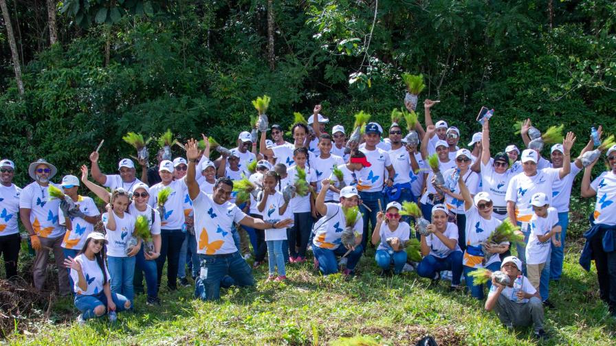 Voluntariado Banreservas: el valor agregado más allá de lo económico La entidad ha adoptado, y cada año con más fuerza, programas y prácticas para el cuidado del medioambiente, los cuales se han ganado el cariño de los colaboradores y el interés de aliados externos