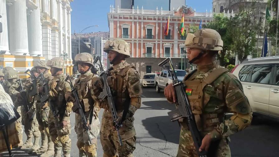 Tanques y militares armados intentan tomar la sede del Ejecutivo en Bolivia