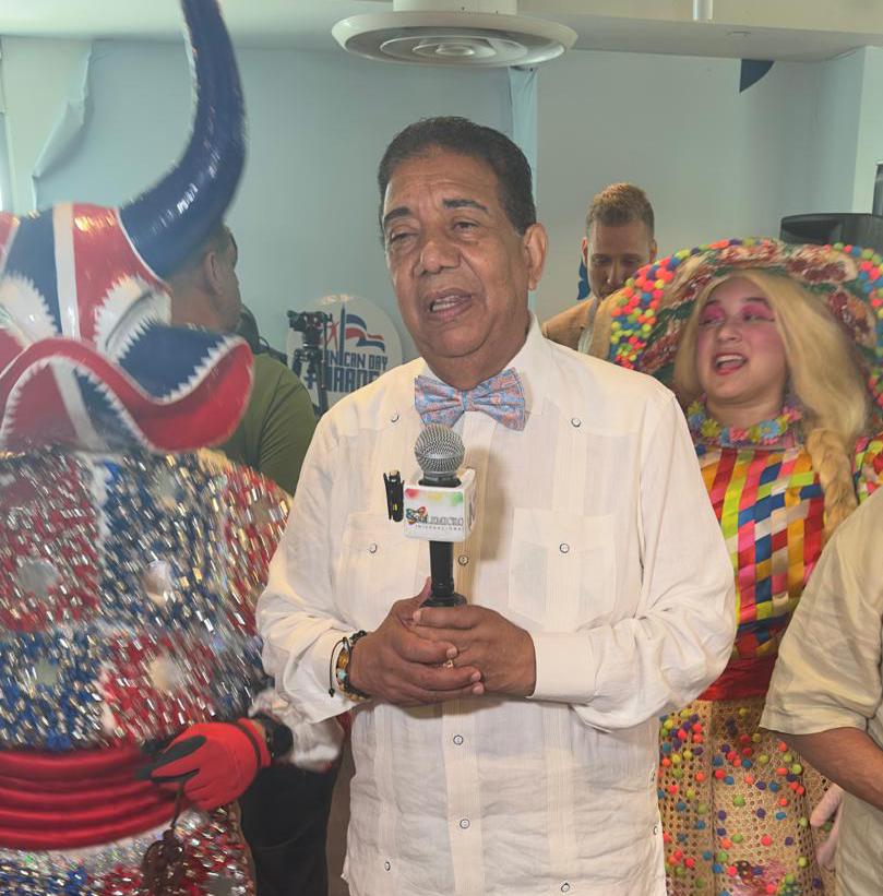 Desfile Nacional Dominicano elige a comunicador Manuel Ruiz como personalidad de los medios