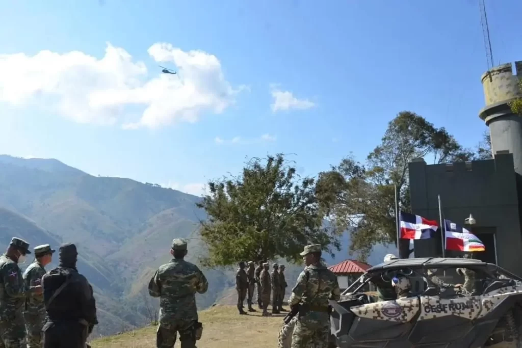 Fotos: Ministro de Defensa recorre frontera domínico-haitiana