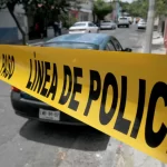 Familiares despiden a 8 policías asesinados en Michoacán, México