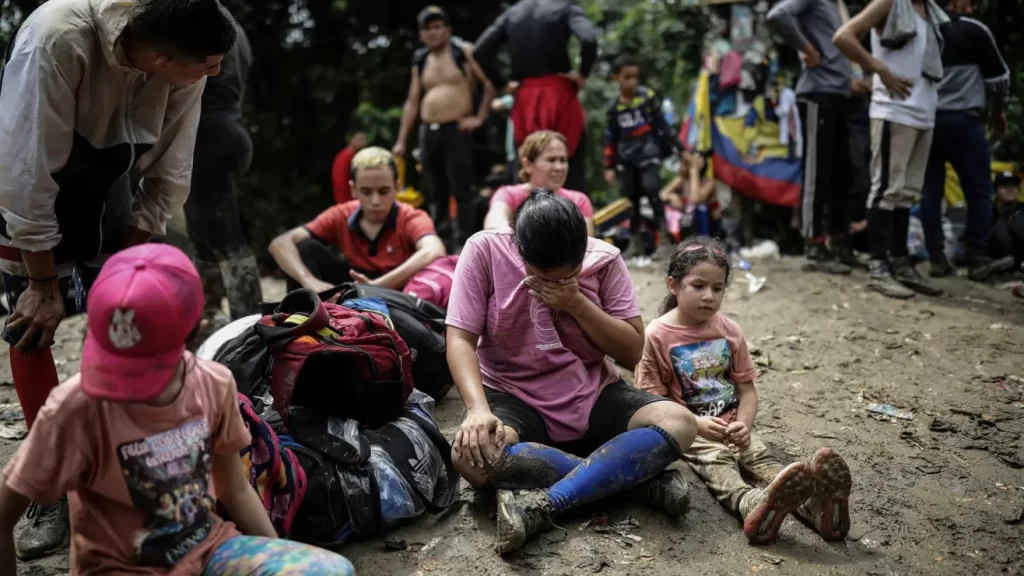 Venezolanos lideran flujo de migrantes que cruzan el “infierno” del Darién