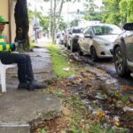 Acera no apta para peatones en la calle Galván