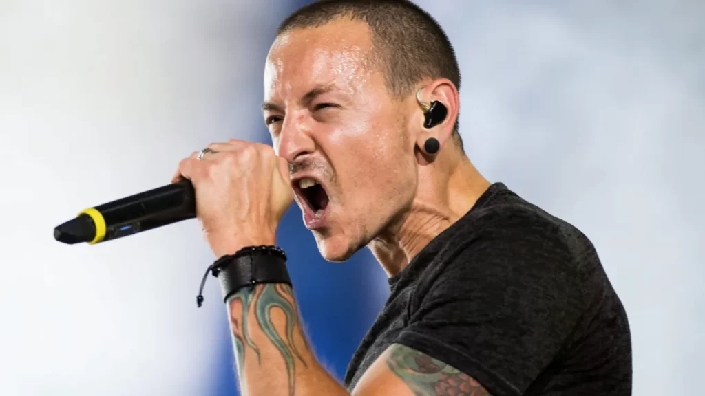 Revelan que Chester Bennington “luchó” hasta el último día contra su adicción al alcohol 