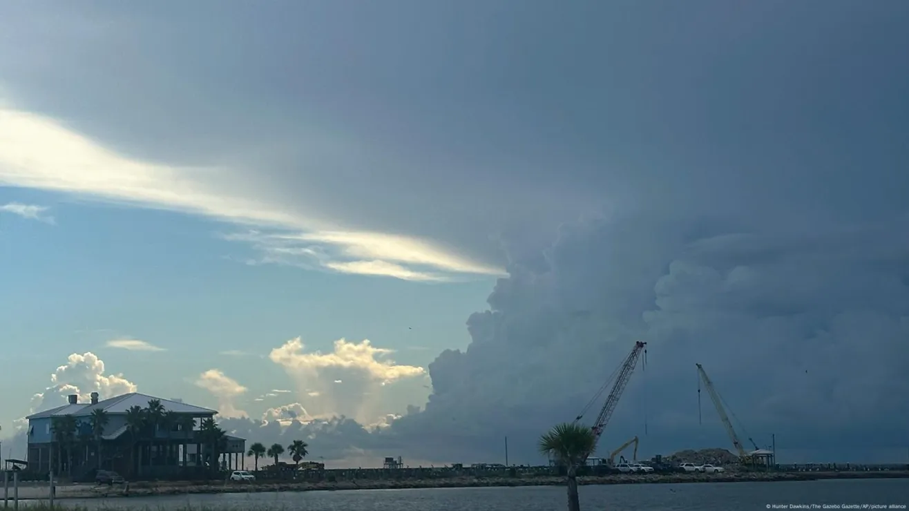 Luisiana bajo advertencia de huracán por tormenta Francine