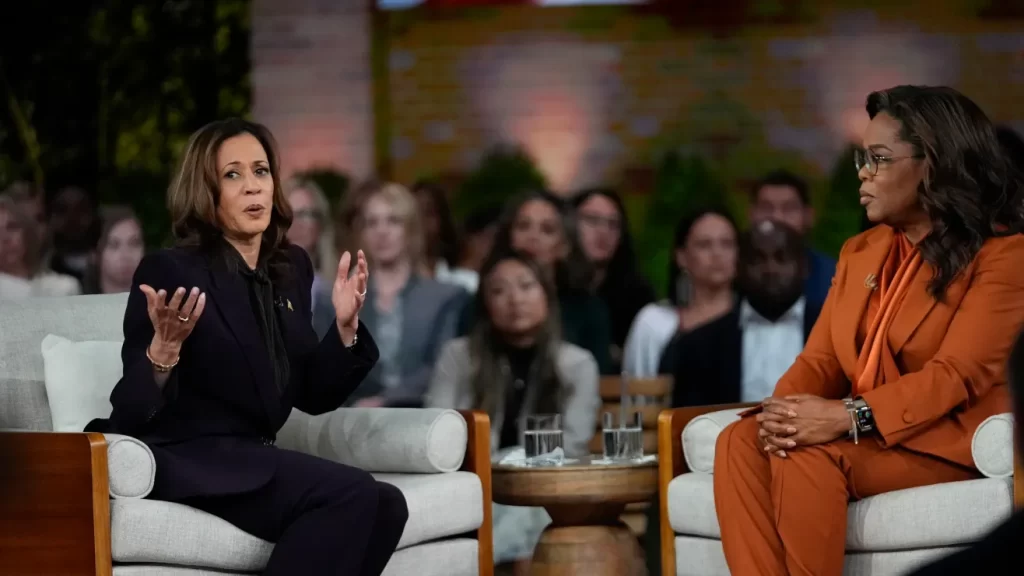 Harris tiene un arma, revela candidata en evento de campaña con Oprah Winfrey