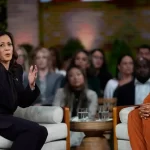 Harris tiene un arma, revela candidata en evento de campaña con Oprah Winfrey