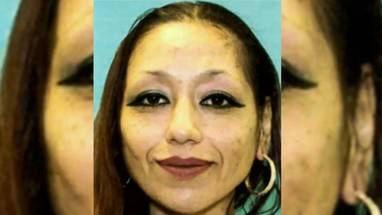 FBI ofrece recompensa por madre fugitiva acusada de matar a su hijo en Texas