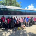 Apresan 23 haitianos ilegales que eran transportados en un autobús en la frontera