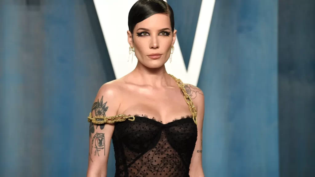 Halsey revela que fue hospitalizada tras sufrir una convulsión “aterradora”