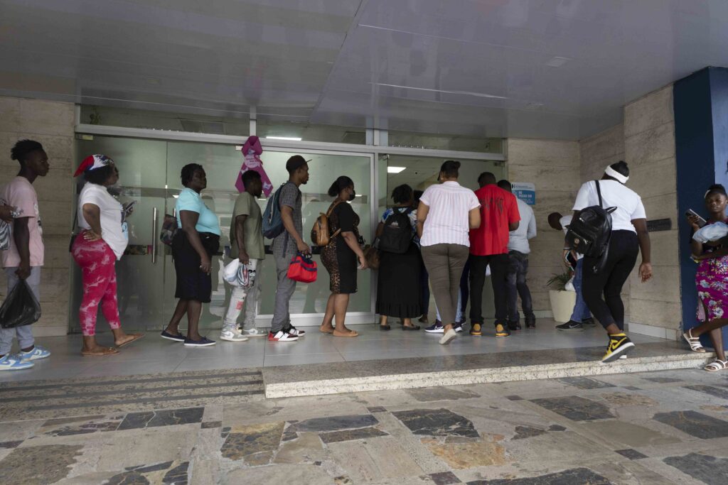  Parturientas haitianas continúan visitando la Maternidad de Los Mina