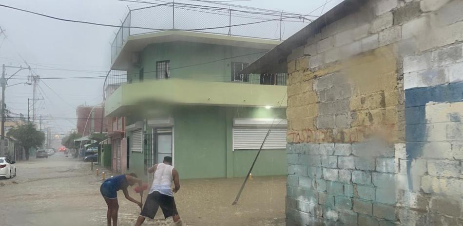 Sistema frontal y onda tropical siguen provocando lluvia; ocho provincias en alerta