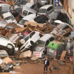 Las impactantes imágenes de las graves inundaciones en España que han dejado más de 90 muertos y decenas de desaparecidos