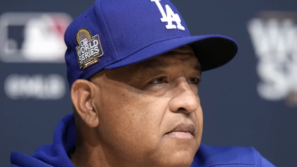 Dave Roberts anunció lanzadores para dos primeros juegos en Yankee Stadium