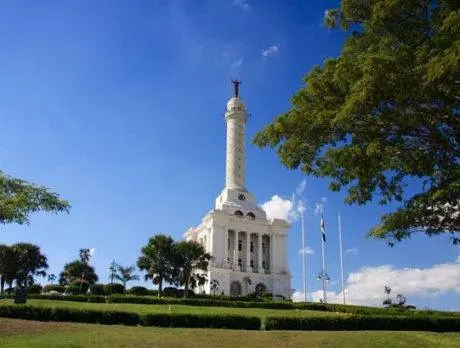 Jóvenes protestarán este sábado en el monumento de Santiago contra el «bombazo fiscal»