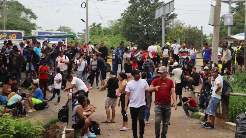 Migrantes en frontera de México resienten restricciones migratorias de EE.UU. ante las elecciones