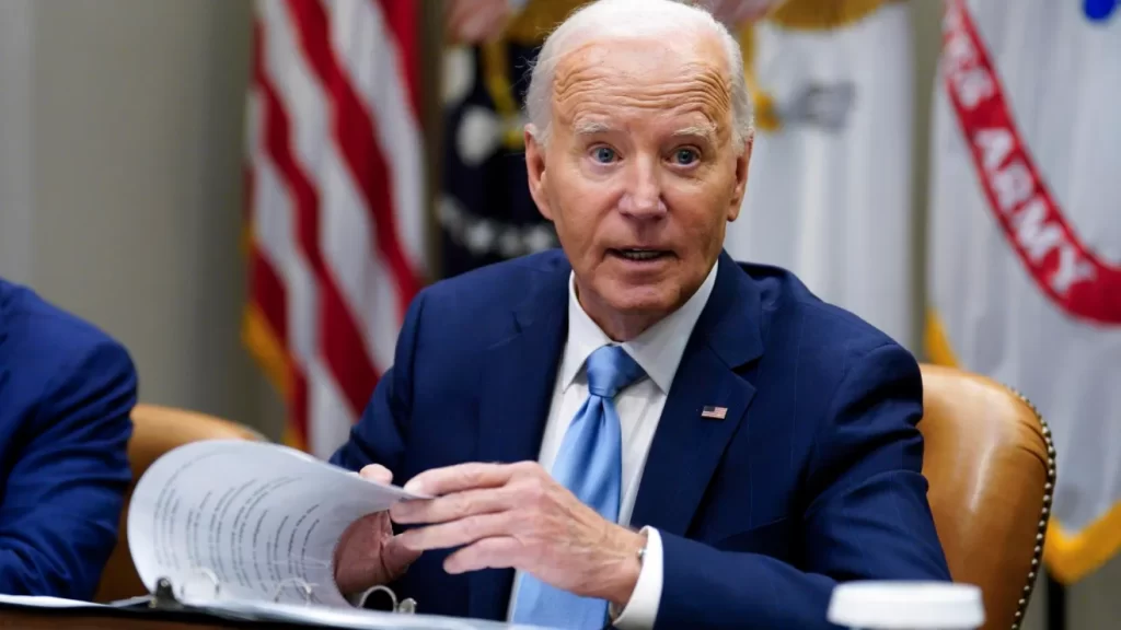 Biden se reúne con familiares de estadounidenses secuestrados por Hamás