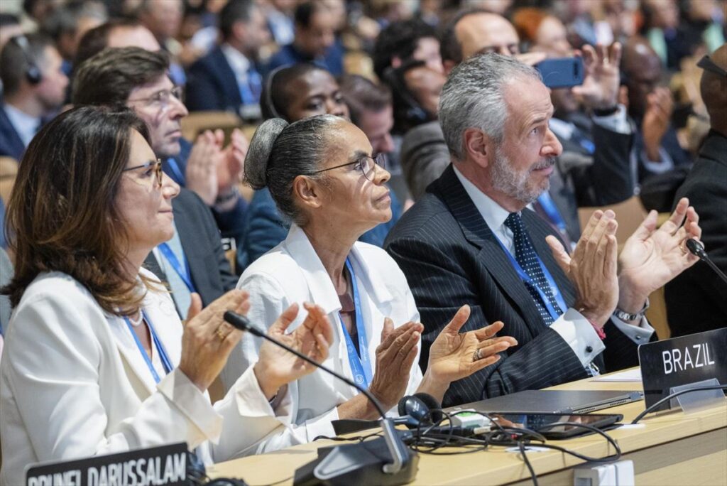 La COP29 acuerda que los países ricos aporten 300 mil millones de dólares anualmente al Sur Global