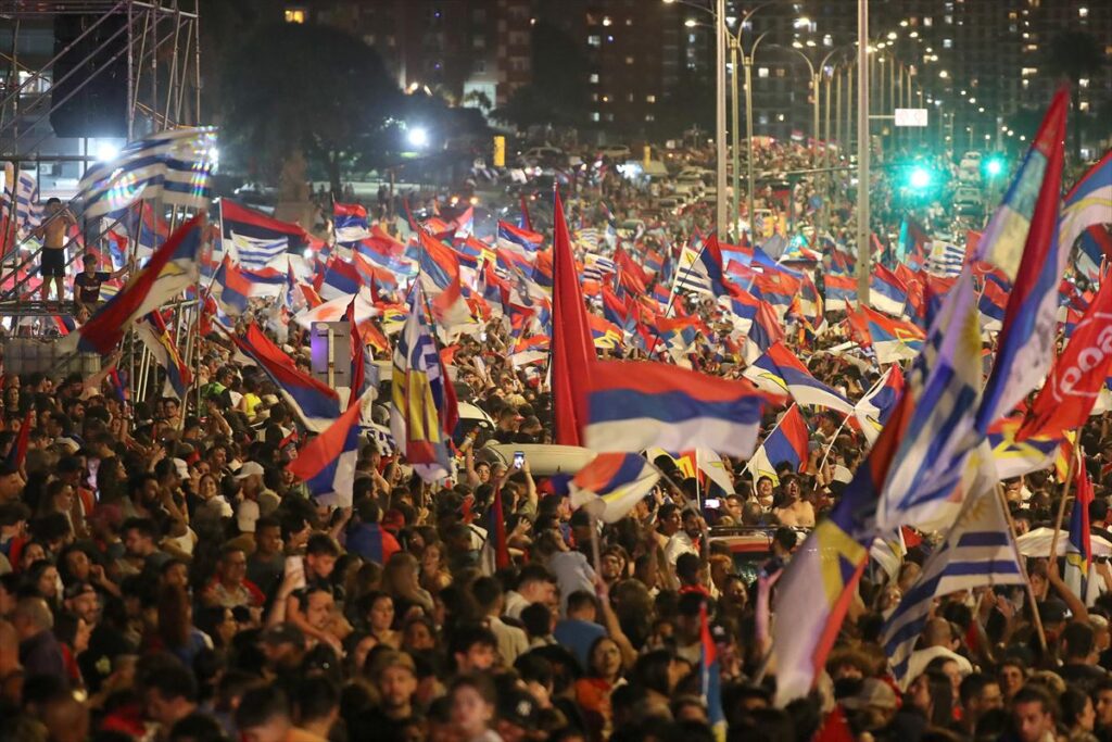 El Frente Amplio vuelve al poder en Uruguay con la victoria de Yamandú Orsi