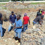 Haitianos inician reparación de muro de gaviones del canal afectado por crecida del río Masacre