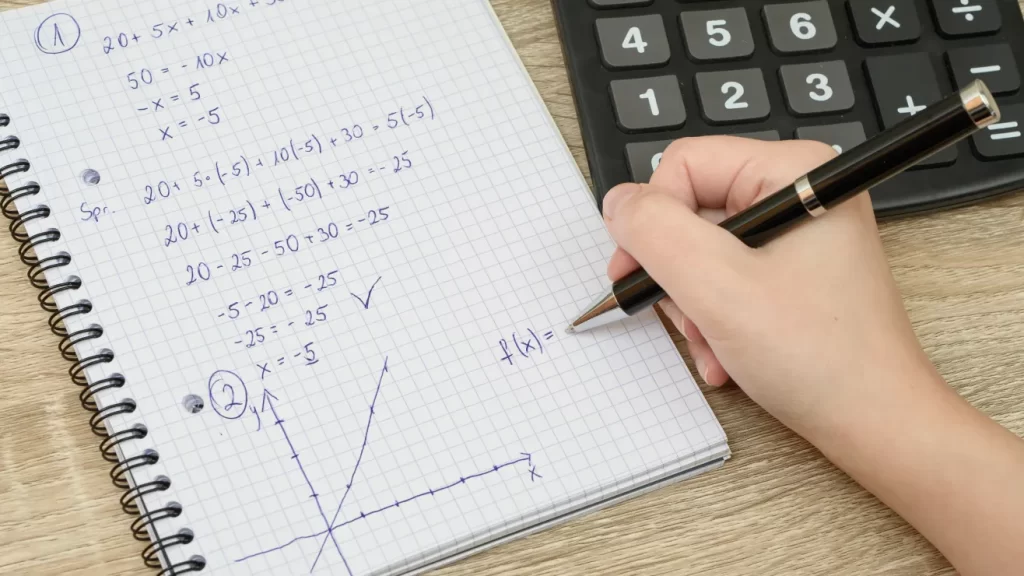 Caída en los puntajes de matemáticas de estudiantes alarma a Nueva York: docentes y padres exigen cambios