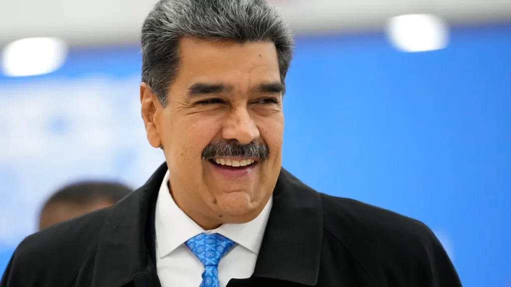 Maduro “condecora” a los miembros de su régimen sancionados por EE.UU.