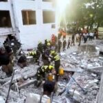 Una mujer murió y cuatro niños fueron rescatados tras desplome de edificio en Colombia