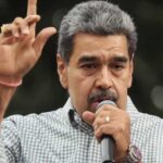 Nicolás Maduro firma la ley que ordena 30 años de prisión a quienes promuevan sanciones