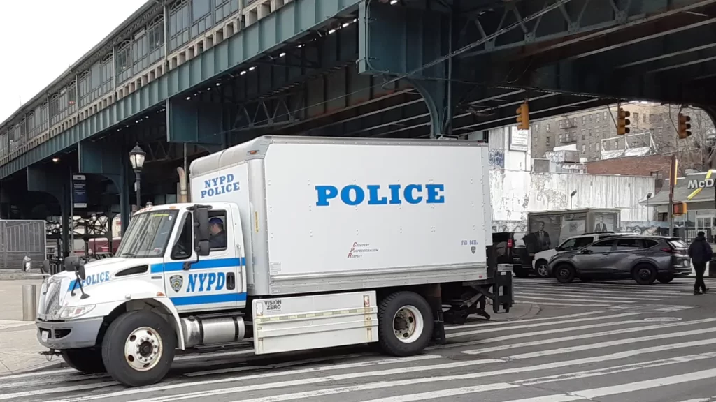 Seis heridos a balazos en bodega en Nueva York, incluida madre y niña