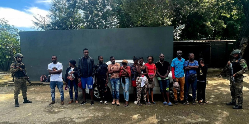 Ejército detiene a 18 haitianos indocumentados durante operativos en Valverde