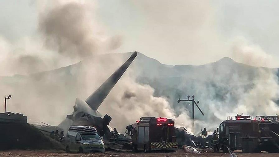 Sube a 47 el saldo de muertos en accidente aéreo en Corea del Sur, dicen bomberos