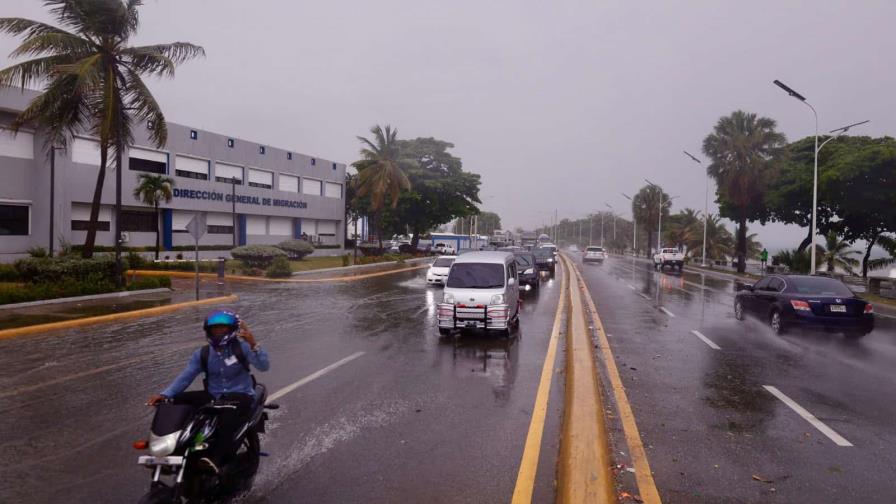 El COE emite alerta amarilla en siete provincias y el Distrito Nacional por vaguada