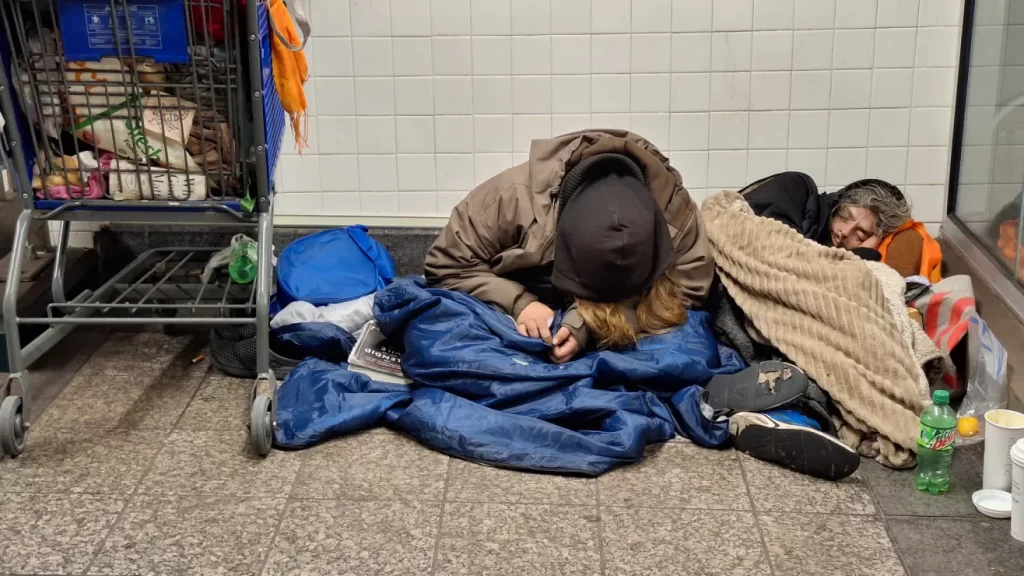 Presencia de enfermos mentales peligrosos en el Subway enciende la carrera por la alcaldía de NYC