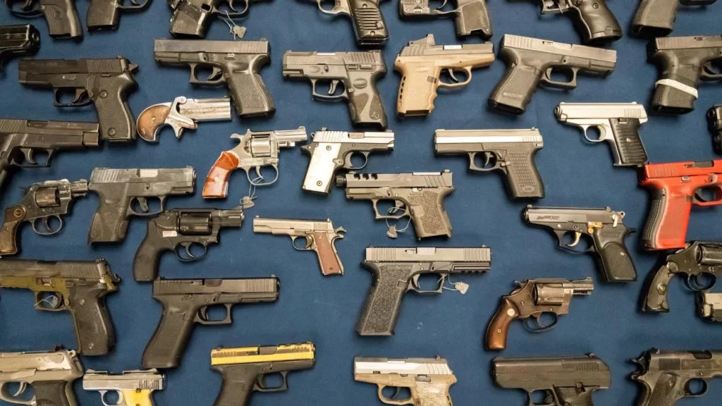 Autoridades de Nueva York han sacado más de 20,000 armas de fuego de las calles