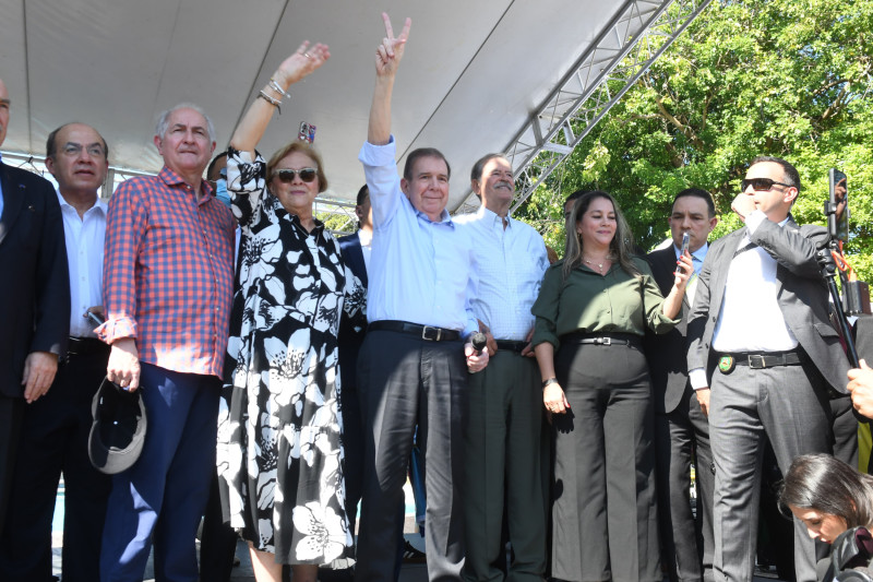 Edmundo González lleva mensaje de esperanza a venezolanos durante concentración en Santo Domingo