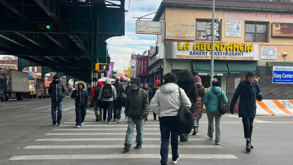 “Derecho a guardar silencio” y “no firmar nada”: consejos a inmigrantes de NYC ante ‘La Migra’