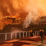 Personas arrestadas por robar en zonas de evacuación de incendios en Los Ángeles