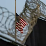 Biden libera a 11 detenidos de Guantánamo vinculados con Al Qaeda