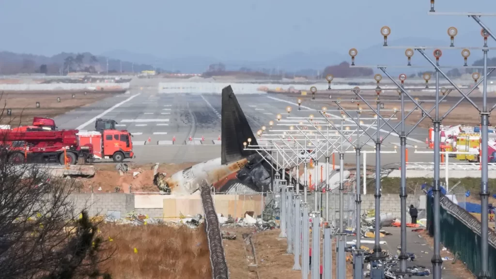 Representantes del gobierno de EE.UU. investigan accidente aéreo en Corea del Sur