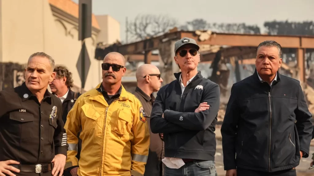 Newsom critica a Trump por “desinformación” en medio de incendios en Los Ángeles