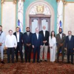 Presidente Abinader recibe a miembros de la Asociación de Peloteros de Grandes Ligas (MLBPA)