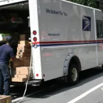 Cartero USPS muere apuñalado en bodega de Nueva York en pelea por sándwich; joven latina detenida